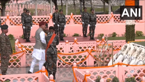 A wreath laying ceremony being held on the occasion of Kargil Vijay Diwas at Drass, Ladakh(Photo/ANI)
