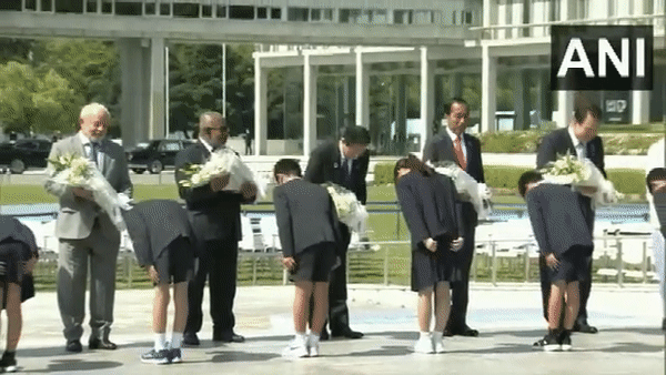 PM Modi with leaders of G7 invited countries at Hiroshima Peace Memorial Park in Japan. (Video: ANI)