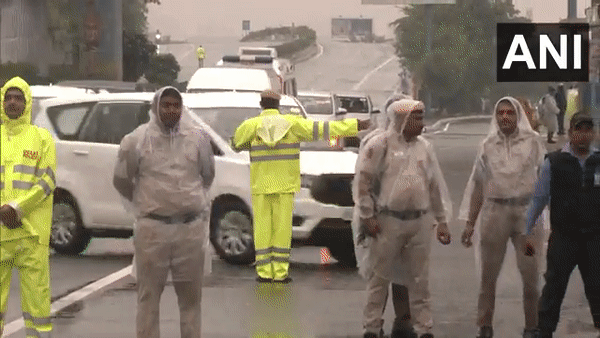 UK PM Rishi Sunak reaches Akshardham temple in Delhi. (Video: ANI)