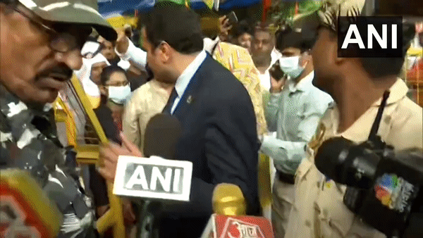 PT Usha leaving jantar Mantar (Visual/ANI)