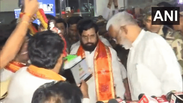 Maharashtra CM Shinde led Shiv Sainiks arrive at Lucknow Airport (Photo/ANI)