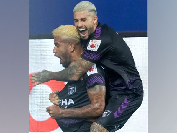 Jonathas Cristian and Aridai Suarez (Photo/ISL)