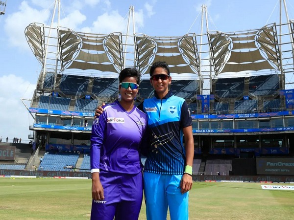 Deepti Sharma and Harmanpreet Kaur. (Image iplt20.com)