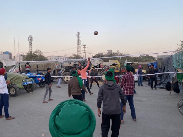 Farmers play volleyball at the Singhu border. (Photo/ANI)