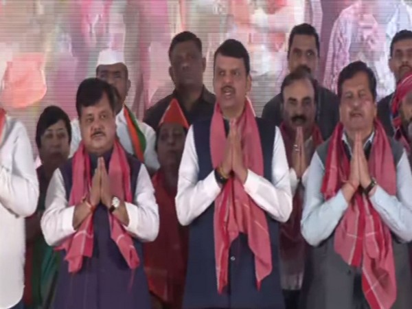 Maharashtra Leader of Opposition Devendra Fadnavis along with other BJP leaders chanting Hanuman Chalisa in Mumbai. (ANI/photo)