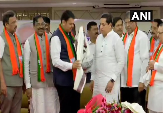 Former NCP and Congress MLAs joining BJP in the presence of Maharashtra Chief Minister Devendra Fadnavis on July 31. Photo/ANI
