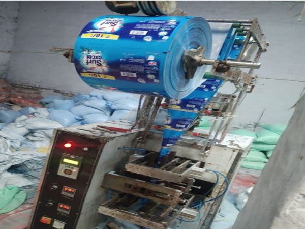 elhi Police busted a fake manufacturing unit. Photo/ANI