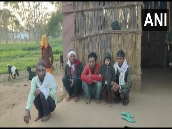 Family members of the farmer whose land was supposed to be auctioned by bank (Photo/ANI)