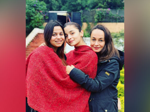 Shaheen Bhatt, Alia Bhatt and Soni Razdan (Image source: Instagram)