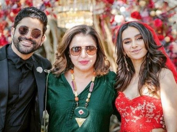 Farah Khan with newlyweds Farhan Akhtar, Shibani Dandekar (Image source: Instagram)