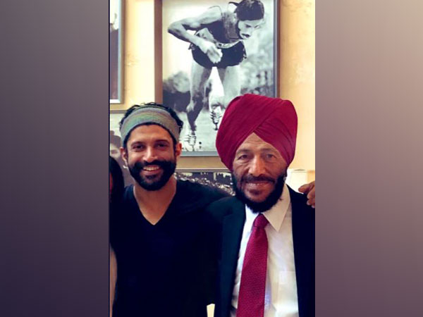 Farhan Akhtar with late athlete Milkha Singh (Image Source: Twitter)