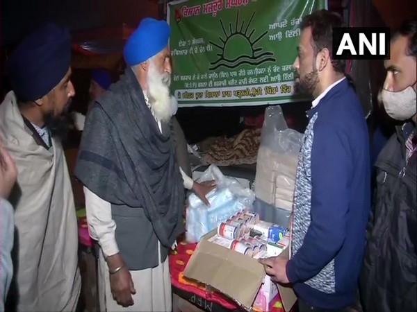 Members of Civilian Welfare Charitable Trust distributed medicines to protesting farmers at Singhu border earlier today (Photo/ANI)