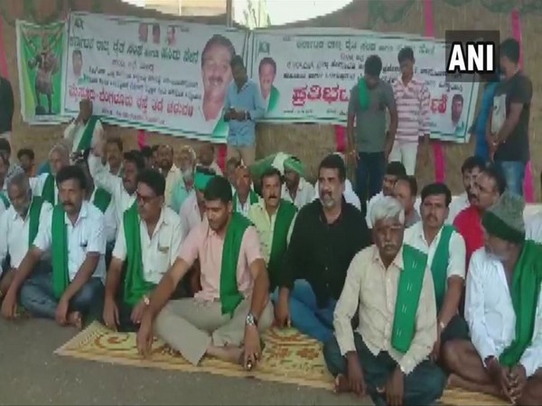 Farmer protest reaches eighth day in Mandya (ANI)