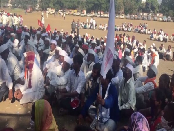 Farmers start marching from Nashik to Mumbai 