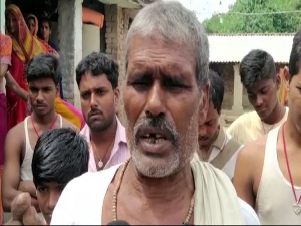 Nimendra Yadav, father of Sepoy Kundan Kumar speaking to media in Saharsa (Photo/ANI)