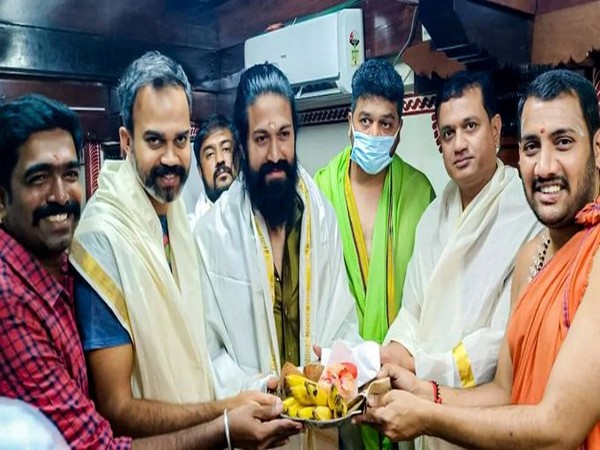 Yash and Prashanth Neel at a Mangaluru temple (Image source: Twitter)