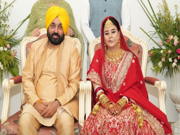 Punjab CM Bhagwant Mann with his wife Gurpreet Kaur (Image Source: Twitter)