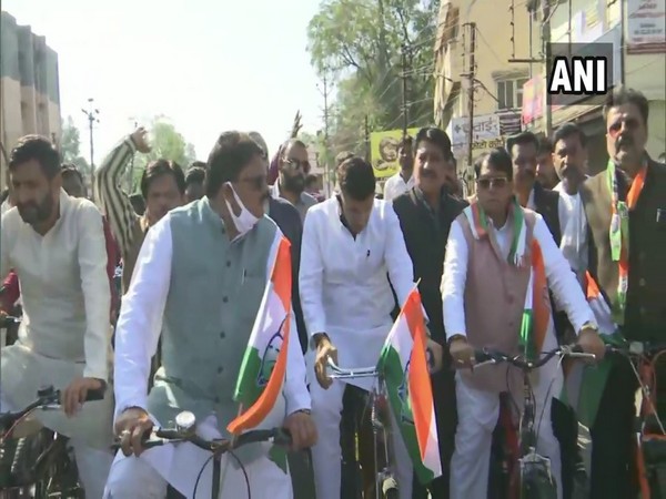 PC Sharma, Jitu Patwari and Kunal Chaudhary ride bicycles to Madhya Pradesh Legislative Assembly in protest against rising fuel prices