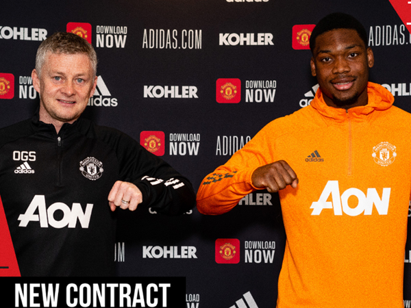 Teden Mengi with Ole Gunnar Solskjaer (Photo/ Manchester United Twitter) 