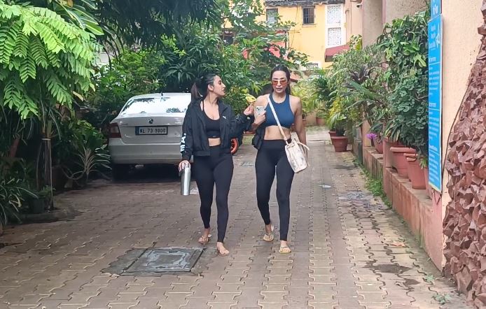 Rhea Chakraborty, Malaika Arora, Akansha Ranjan spotted in town
