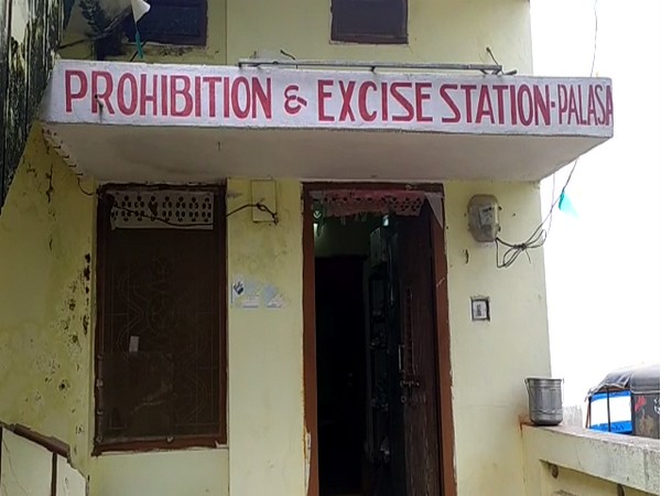 The excise police destroyed 250 litres of fermented jaggery wash and 30 litres of country liquor. Photro/ANI