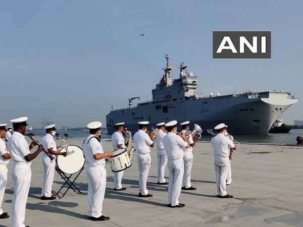 The welcome ceremony for French naval ships