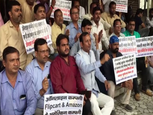 The retail traders protesting in Kanpur, Uttar Pradesh on Wednesday. Photo/ANI