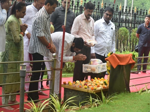 Maharashtra CM Eknath Shinde paid floral tribute to Shiv Sena founder Bal Thackeray on occasion of Guru Purnima (Photo/ANI)
