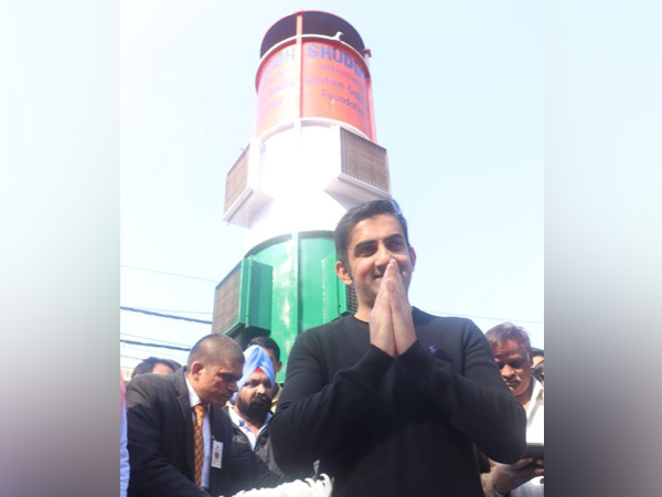 East Delhi lawmaker Gautam Gambhir at Delhi's Lajpat Nagar's central market (Photo/ANI)