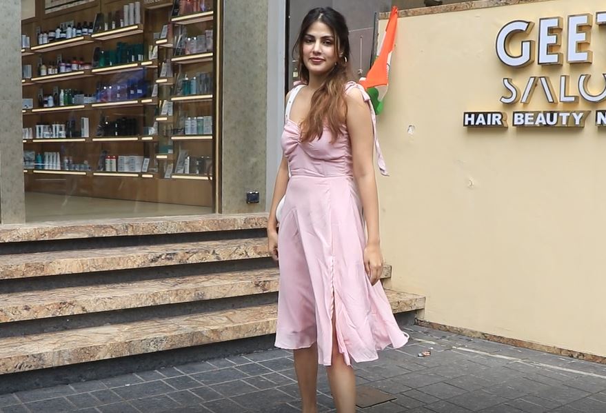 Rhea Chakraborty, Malaika Arora, Akansha Ranjan spotted in town