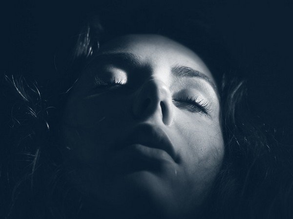 Lucid dreaming, where you know that you are dreaming while the dream is still happening, has many potential benefits.