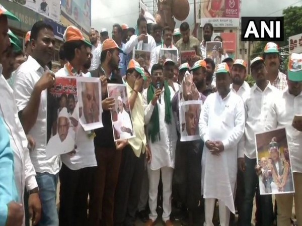 Congress workers staged a protest in Hubli on Wednesday against the Karnataka government’s decision of not celebrating Tipu Sultan Jayanti this year. Photo/ANI