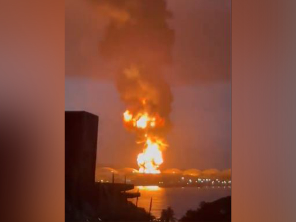 Explosive fire at Cuban oil storage facility (Photo Credit: Twitter)