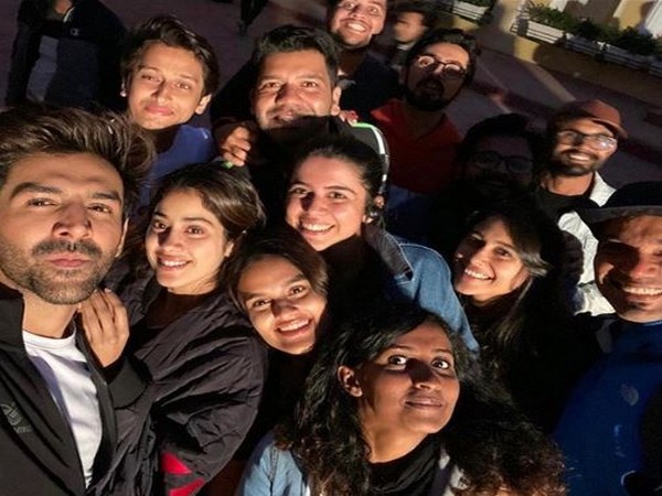 Cast and crew of 'Dostana 2' (Image Courtesy: Instagram)