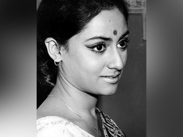  Jaya Bachchan's throwback picture (Image source: Twitter)