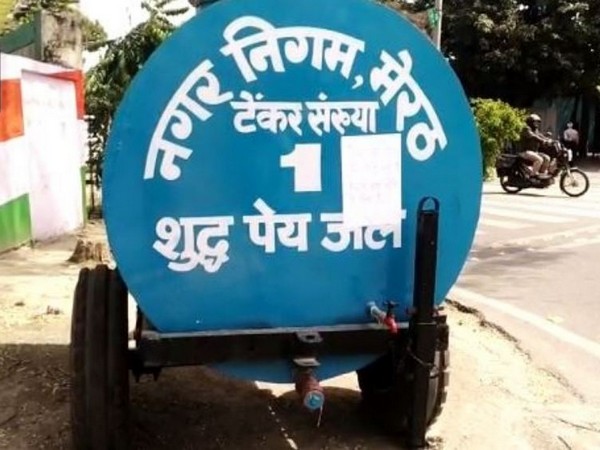 Meerut Municipal Corporation installed water tankers. Photo/ ANI