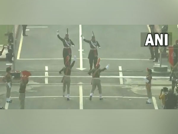 'Beating retreat' ceremony performed at Attari-Wagah border 