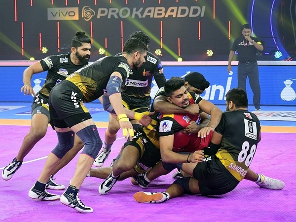 Bengaluru Bulls' Pawan Sehrawat in action against Telugu Titans (Photo: PKL)