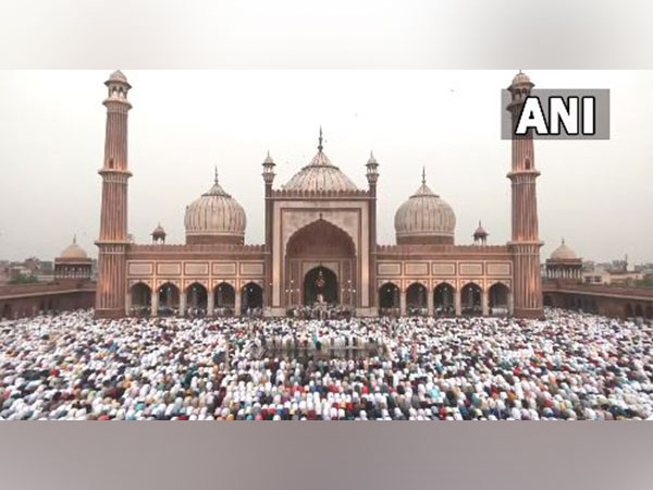 Devotees offer namaz at Jama Masjid (Photo/ANI)
