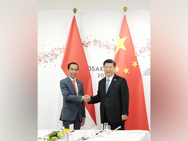 Indonesian President Joko Widodo with Chinese President Xi Jinping (Photo Credit: Twitter)