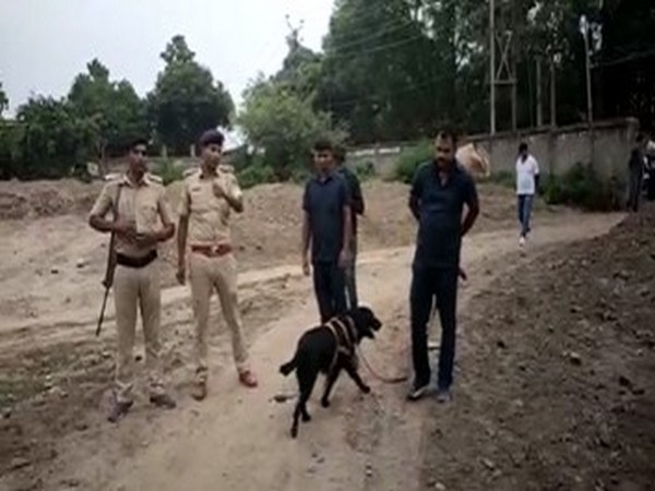 Teams probing the low-intensity blast in Bihar's Bhagalpur (Photo/ANI)