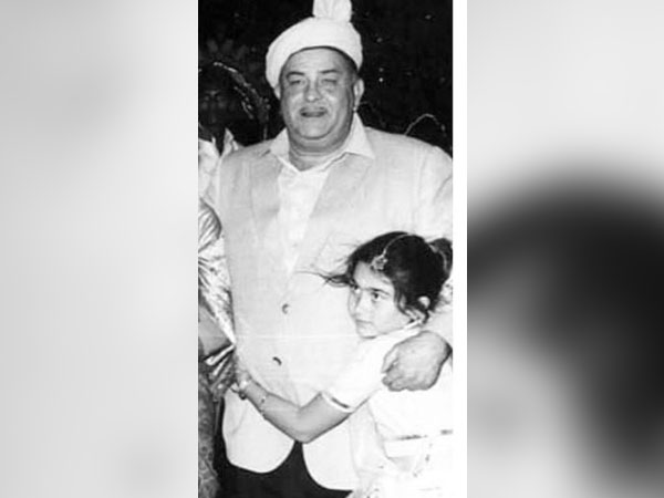 Karisma with grandfather Raj Kapoor (Image source: Instagram)
