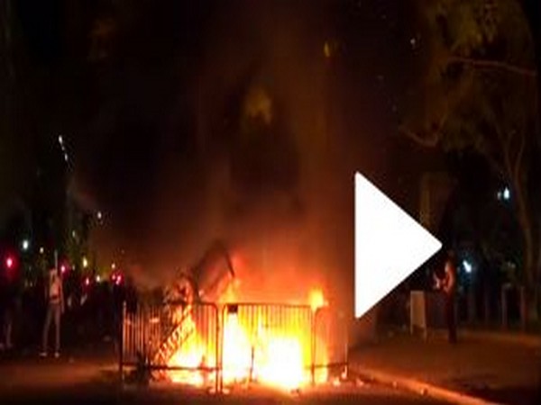 Disturbing visuals of fire from US capitol (Source: Fox News)