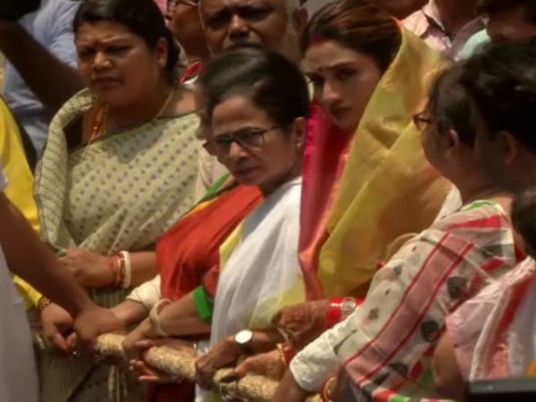 Mamta Banerjee flags off Jagannath Yatra