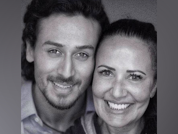 Tiger Shroff with mother Ayesha Shroff (Image source: Instagram)