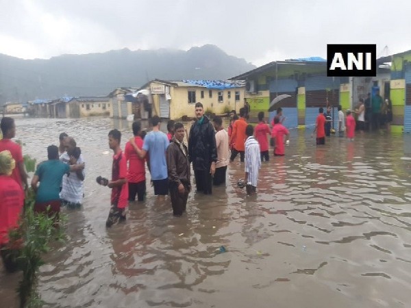 Police rescuing people stranded in floodwater in Thane on August 4. Photo/ANI