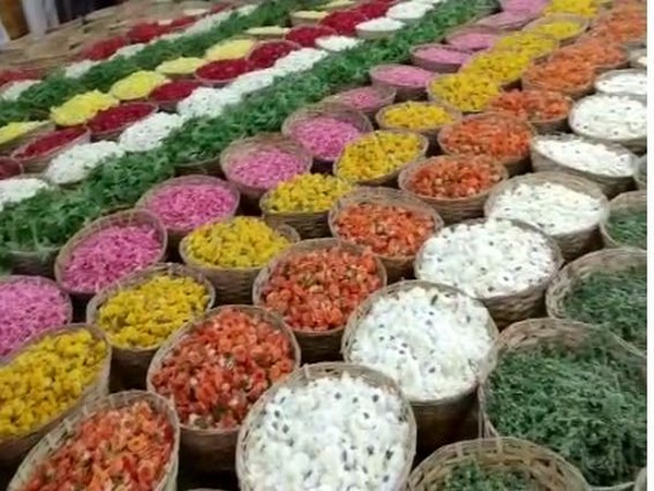 8 tonnes of flowers to perform floral hawan on the occasion of Pushpa Yagam. Photo/ANI