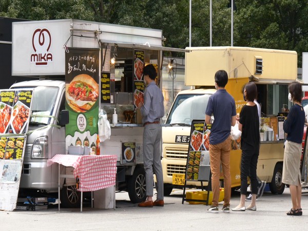 Food trucks in Tokyo serve delicious cuisines