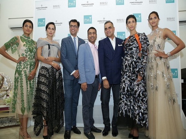 Sachin Jain, President Forevermark India along with Dinesh Jain, MD, PMJ Jewels and Bibhu Mohapatra at the launch of Forevermark Artemis Collection