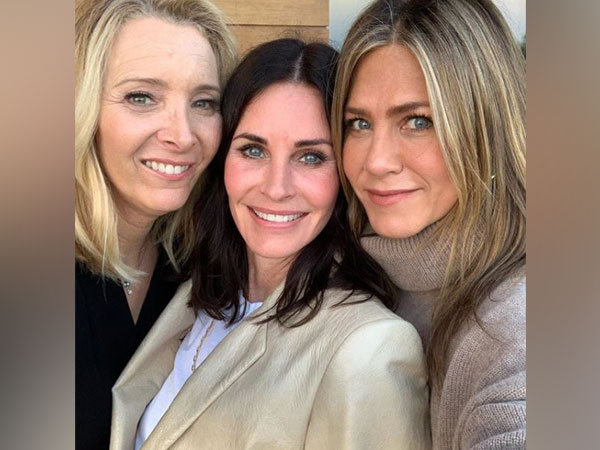 Lisa Kudrow, Courteney Cox and Jennifer Aniston, Image courtesy: Instagram